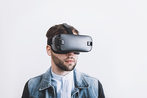 Person mit VR-Brille