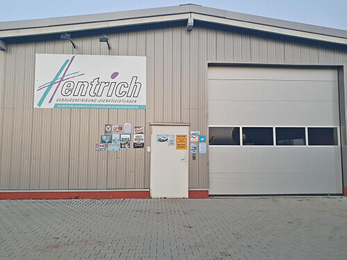 Außenansicht einer Halle der Hentrich GmbH